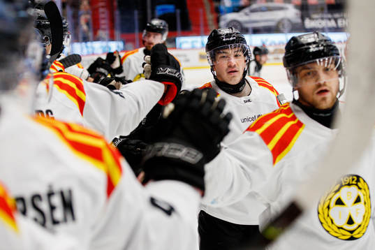 Brynäs Shane Harper jublar