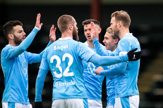 Malmö FFs Ola Toivonen jublar med lagkamrater