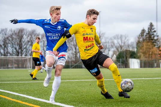 Trelleborgs Noah Tillberg mot Löddes Kevin Nadarevic