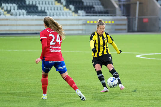 Häckens Filippa Angeldal med ett skott