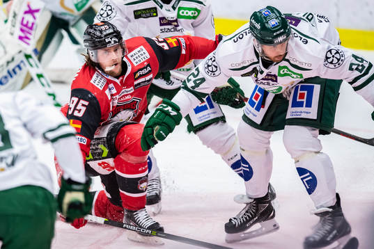 Malmö Redhawks Carl Persson ikamp med Färjestads Jonathon