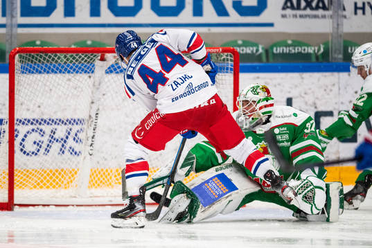 Oskarshamns Nolan Zajac och Rögles målvakt Johan