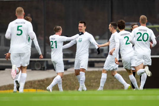 Västerås spelare jublar efter att Viktor Prodell gjort 1-0
