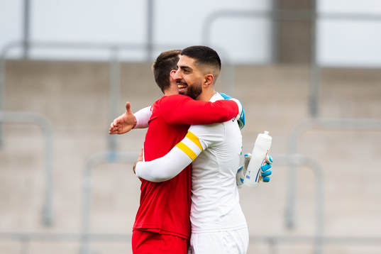 Västerås Sean Sabetkar och målvakt Anton Fagerström