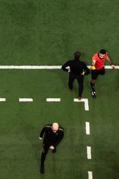 s assisterande tränare Andreas Janmyr tilldelas  ett gult