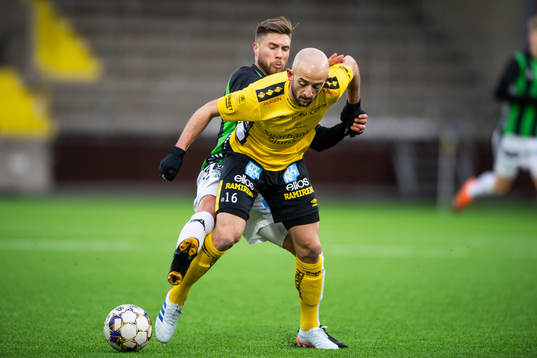Elfsborgs Robert Gojani och GAIS Nikola Ladan