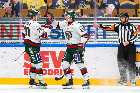 Frölundas Christoffer Ehn jublar med Johan Sundström