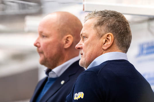 s assisterande tränare assisterande tränare Jonas