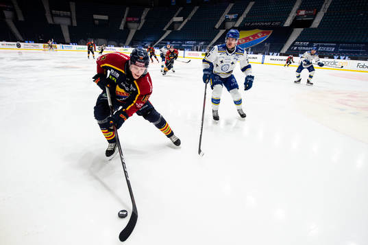 Djurgårdens Kalle Östman och Leksands Mirco Muller