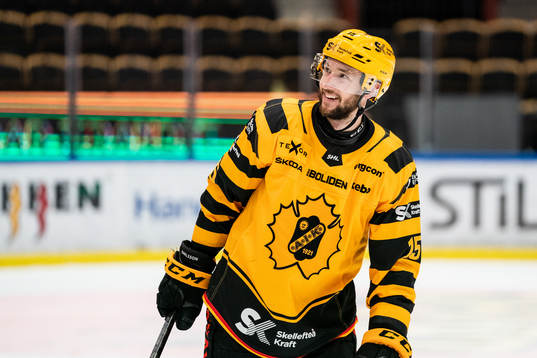 Skellefteås Melker Karlsson jublar