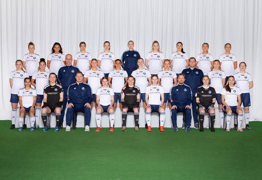  Magda Le Therisien, Anna Björklund, Jennie Hällström, Najda Fernström, fysioterapeut Caroline Svedjeby, Moa Liwendahl, Amanda Frank, Marie Segerholm, Ellinor Johansson. Mittenledet från vänster: Alice Bergström, Linda Nieminen, assisterande tränare Peter Salomonsson, Zabrina Koont, Maria Poli, Linn Bogren, Alice Ahlberg, lagledare Larry Koont, Klara Ovefelt, Moa Ekmyr Garpenbeck. Sittande från vänster: Naomi Okhiria, Elsa Netz, assisterande tränare Niclas Hedström, Ylva Rodriguez Tidevall, Caroline Forsgren, Wilma Jansson, huvudtränare Fredrik Andersson, Caroline Malmliden, Victoria Heikfolk.