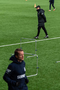 Sam Larsson och tränare Roland Nilsson