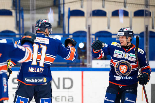 Växjös Ilari Melart och Jack Drury jublar