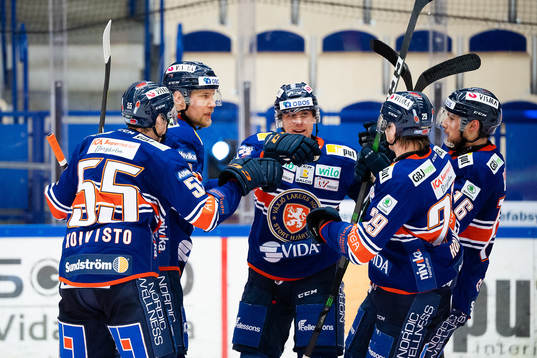 Växjös Ilari Melart och Jack Drury jublar