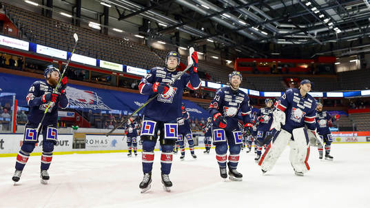 Linköpings spelare med Anton Karlsson och Andrew Gordon