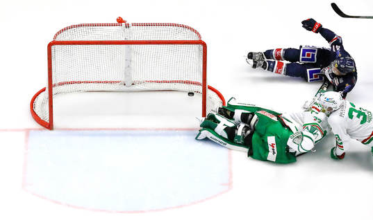 Mål 2-0 av Linköpings Broc Little förbi Rögles målvakt