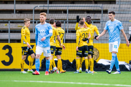 Elfsborgs spelare jublar efter 2-0 av Elfsborgs Marokhy Ndione
