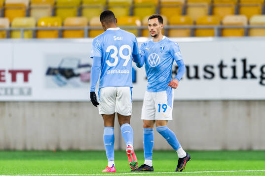 Malmö FFs Amin Sarr och Veljko Birmancevic jublar efter 1-3