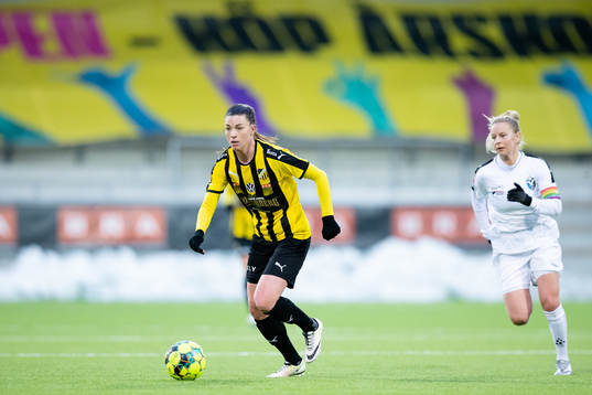 Häckens Pauline Hammarlund och Växjös Emmi Alanen