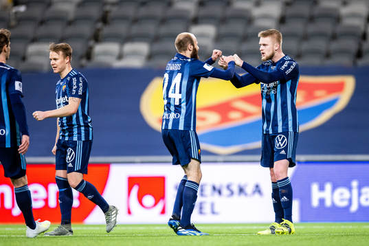 Djurgårdens Curtis Edwards och Kalle Holmberg jublar