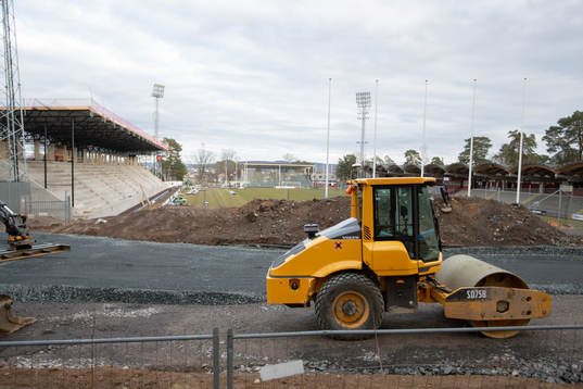 Exteriörbild på Stadsparksvallen som renoveras den 14 mars 2021 i Jönköping. 