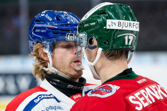 Oskarshamns Philip Samuelsson och Frölundas Robin Alvarez