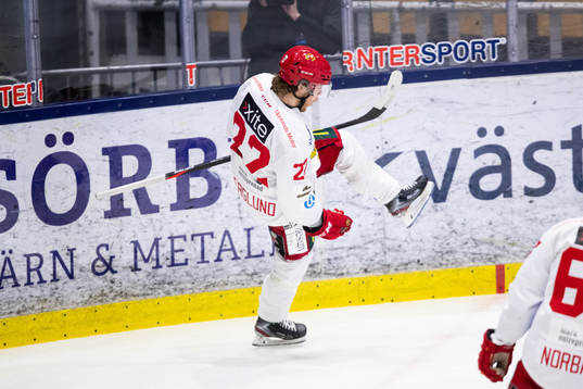 Almtunas Emil Berglund jublar