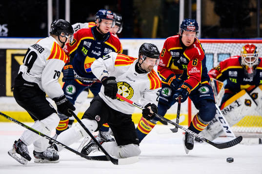 Brynäs Patrik Berglund och Djurgårdens Ryan Stoa