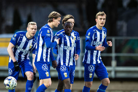 IFK Göteborgs Alhassan Yusuf Abdullahi jublar med lagkamrater efter 1-0