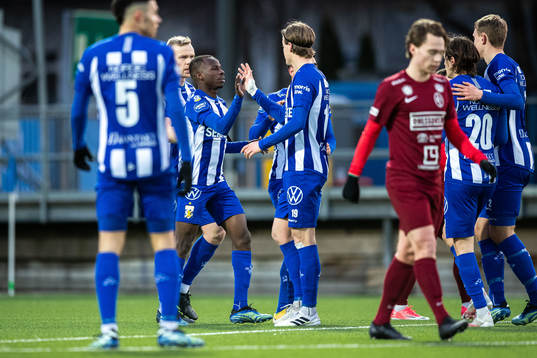 IFK Göteborgs Alhassan Yusuf Abdullahi jublar med lagkamrater efter 1-0