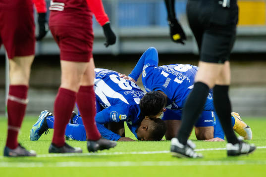 IFK Göteborgs Alhassan Yusuf Abdullahi ihop med Hosam Aiesh efter sitt 1-0 mål