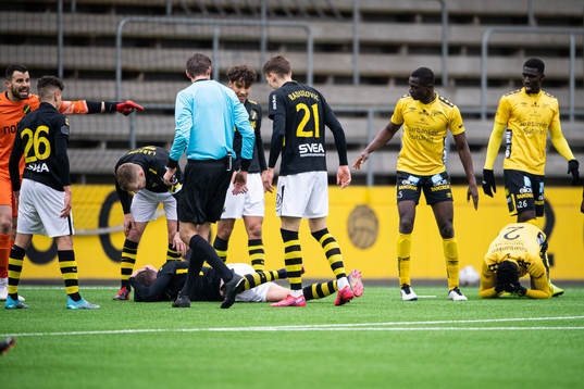 s Mikael Lustig och Elfsborgs Joseph Stanley Okumu blir