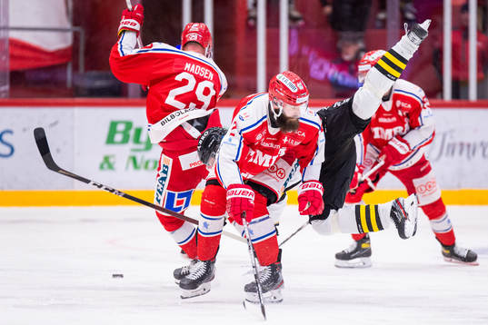 s Max Lindholm