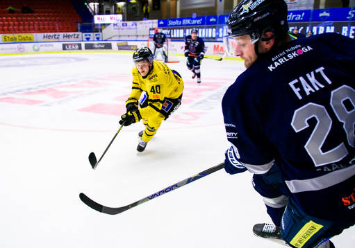 Västerås Isac Skedung och Karlskogas Sebastian Fakt