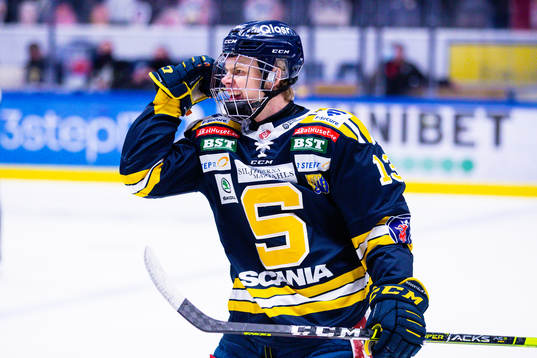 Södertäljes Albert Sjöberg jublar