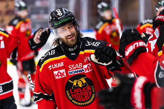 Luleås Daniel Sondell jublar