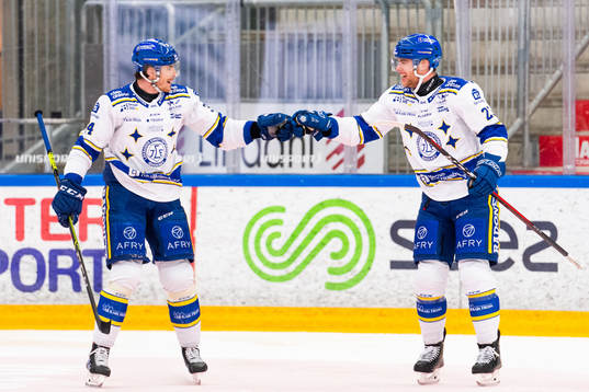 Leksands Peter Cehlarik jublar med målskytten till 1-1