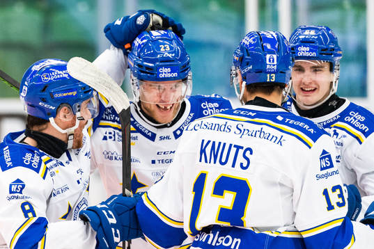 Leksands Mirco Muller jublar med lagkamrater