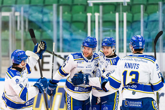 Leksands Mirco Muller jublar med lagkamrater