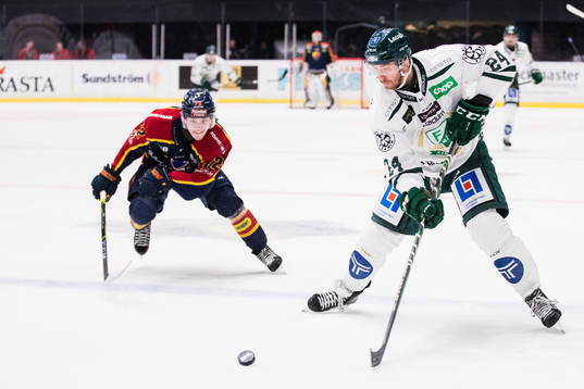Djurgårdens William Eklund och Färjestads Jonathon Blum