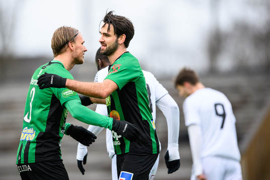 Varbergs Oliver Stanisic (h) jublar