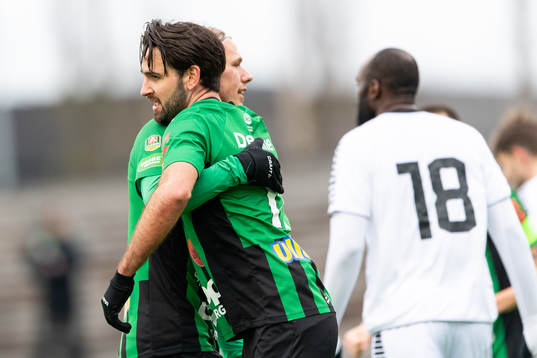 Varbergs Oliver Stanisic  jublar efter 2-0