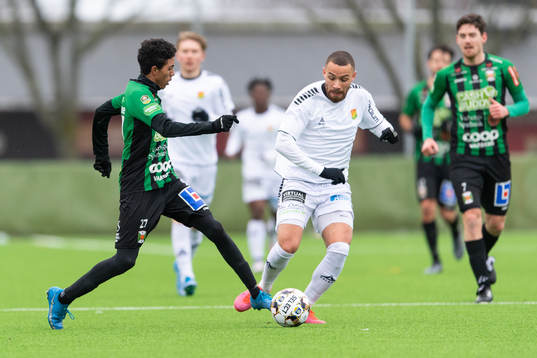 Varbergs Tashreeq Matthews och GAIS Nikola Ladan