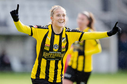 Häckens Filippa Angeldal jublar efter 3-1 på straff