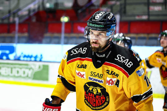 Luleås Niklas Olausson jublar