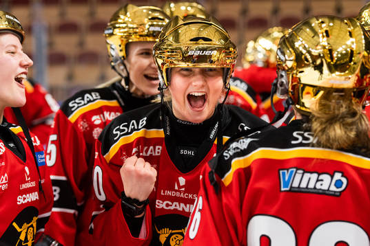 Luleås Klara Kenttälä jublar