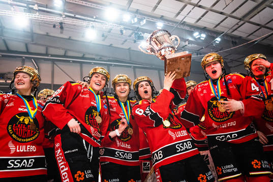 Luleås Ronja Savolainen, Ebba Berglund, Michela Cava och