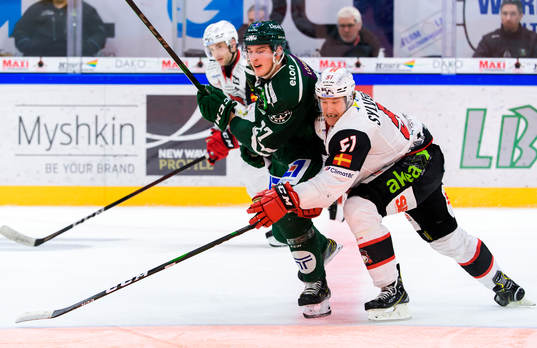 Färjestads Oskar Bäck och Malmö Redhawks Emil Sylvegård