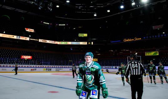 Färjestads Olle Lycksell  jublar