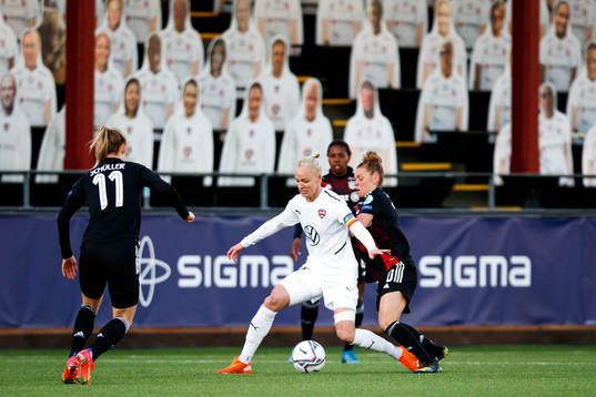 Caroline Seger of Rosengård against Lea Schüller and